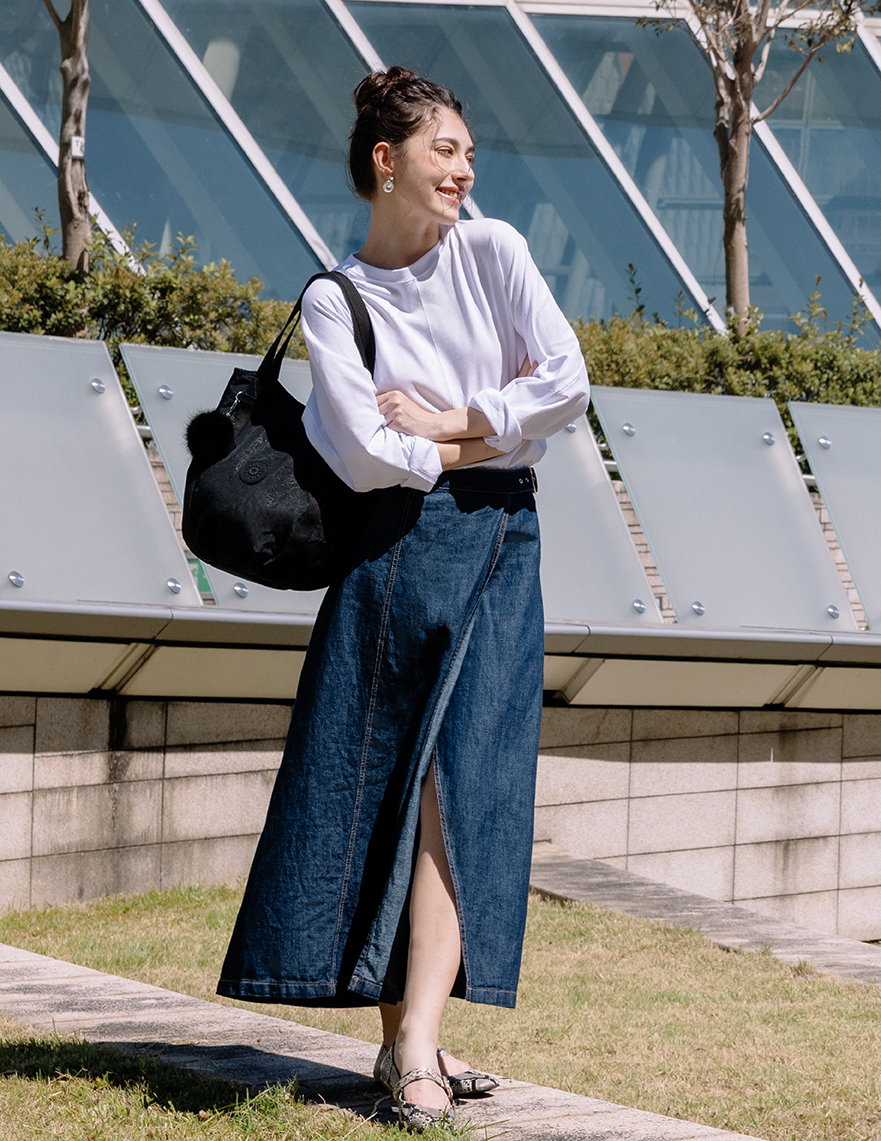 日本限定コレクション「Black Floral Em (ブラックフローラルエンボス)」